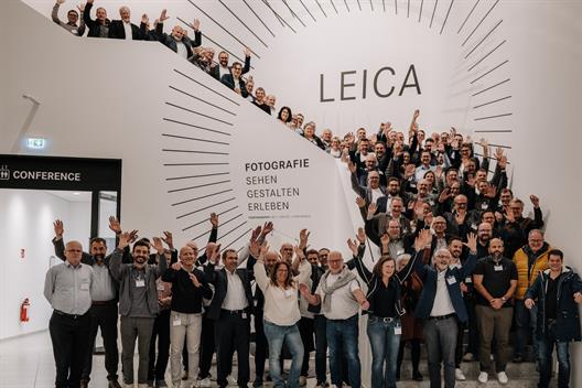 Gruppenfoto im Ernst-Leitz-Museum © 2025 Florian Schötterl (Leica Welt)